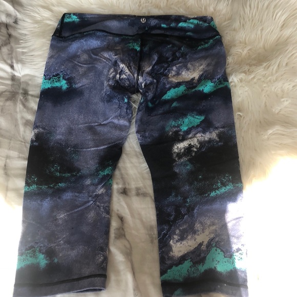 Lululemon crop leggings - Picture 2 of 2